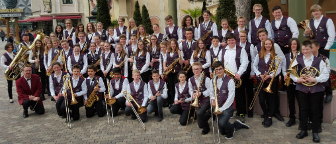 Jugendblasorchester_2016_670.jpg